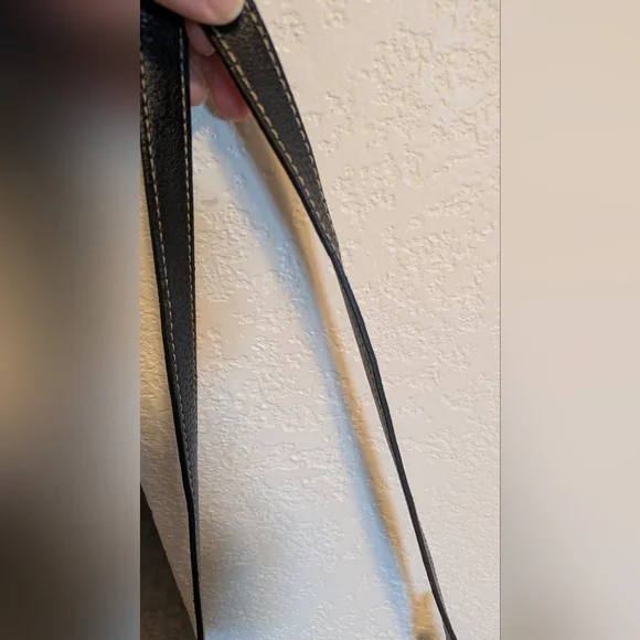 The Sak Elegant Black Leather Shoulder Bag - Picture 10 of 15